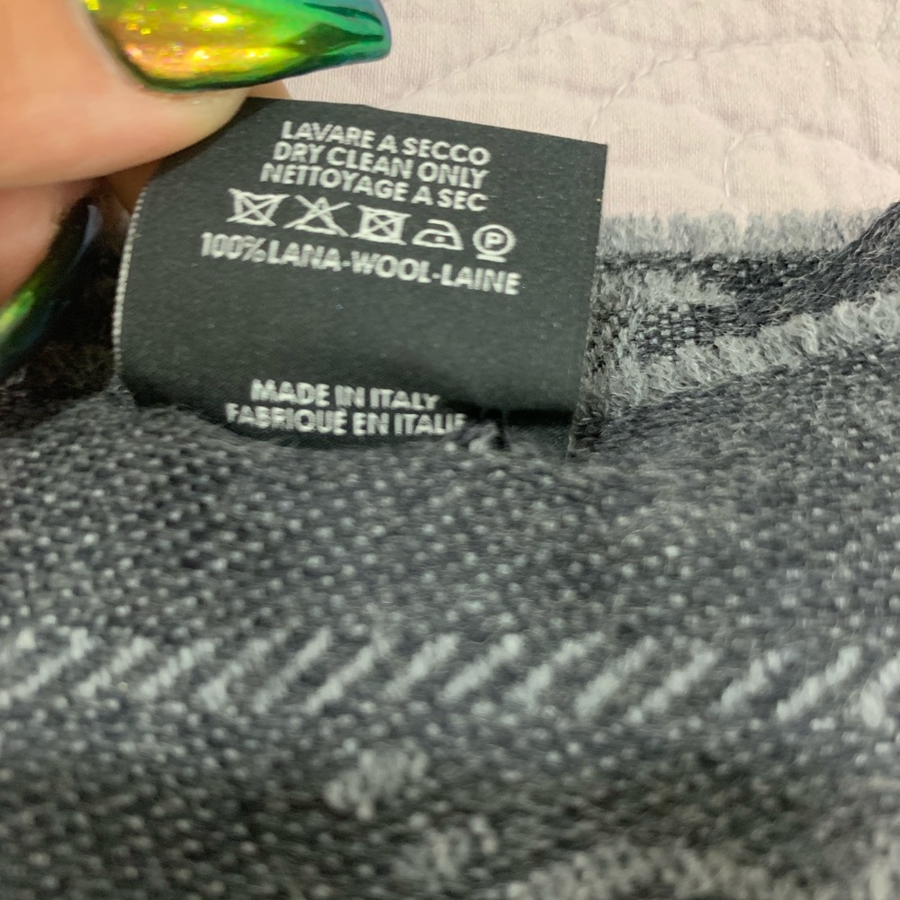 Authentic Gucci Scarf - Picture 3 of 5